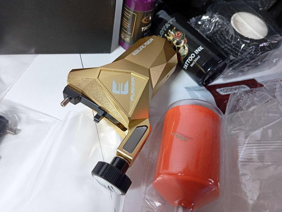 Nou Aparat de tatuat Kwadron EQ Pusher, motor f. precis și stabil, 10W