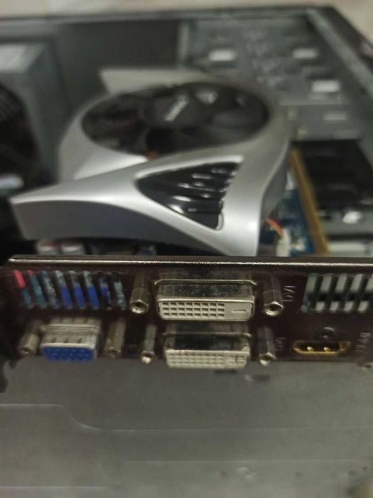 Видеокарта Nvidia GeForce GT240 - 1 GB