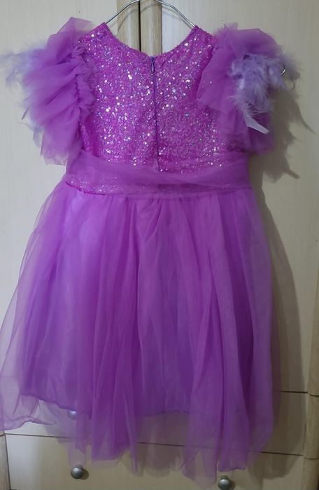 Нарядное платье 32р