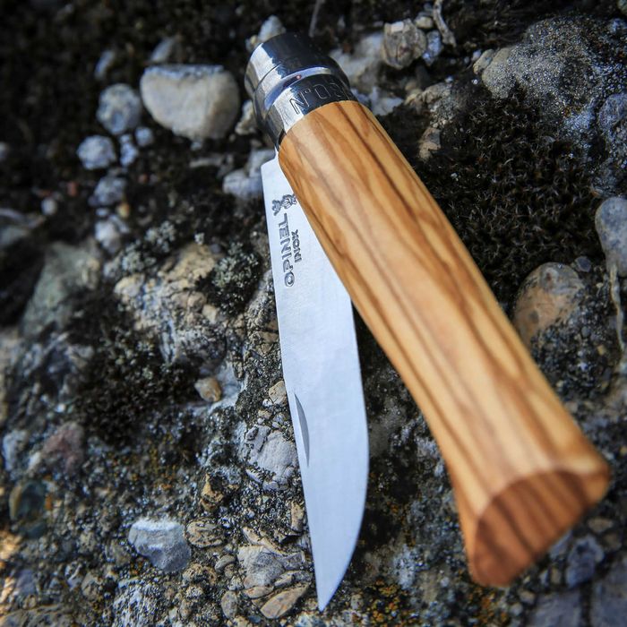 Opinel №8 МАСЛИНА Подаръчен комплект сгъваем нож с кожен калъф