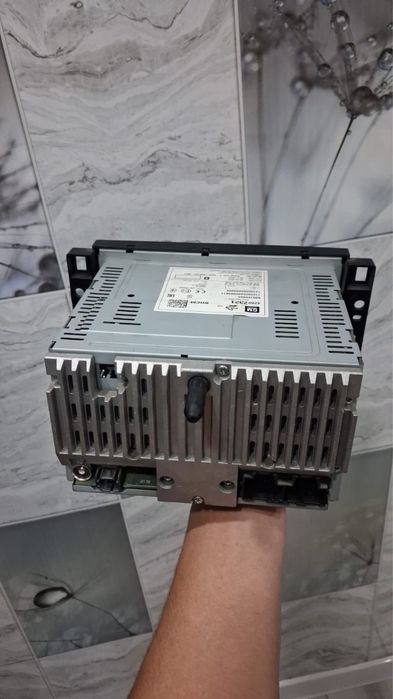 Продам срочно оригинал автомагнитолу за 20тыс