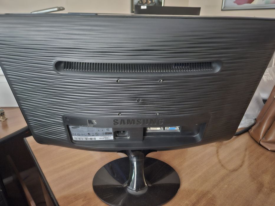 Samsung B2030  монитор
