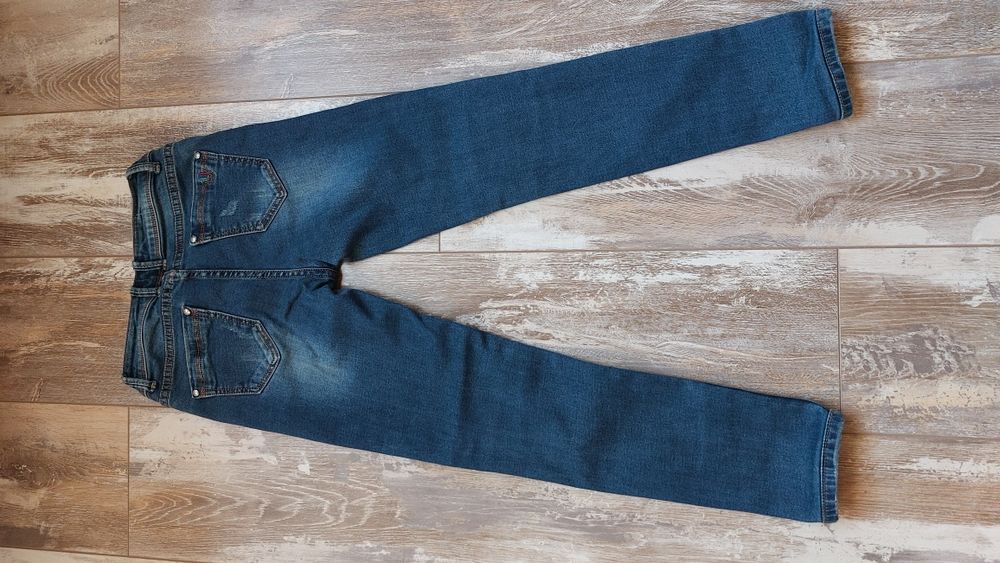 Дамски дънки черни и сини