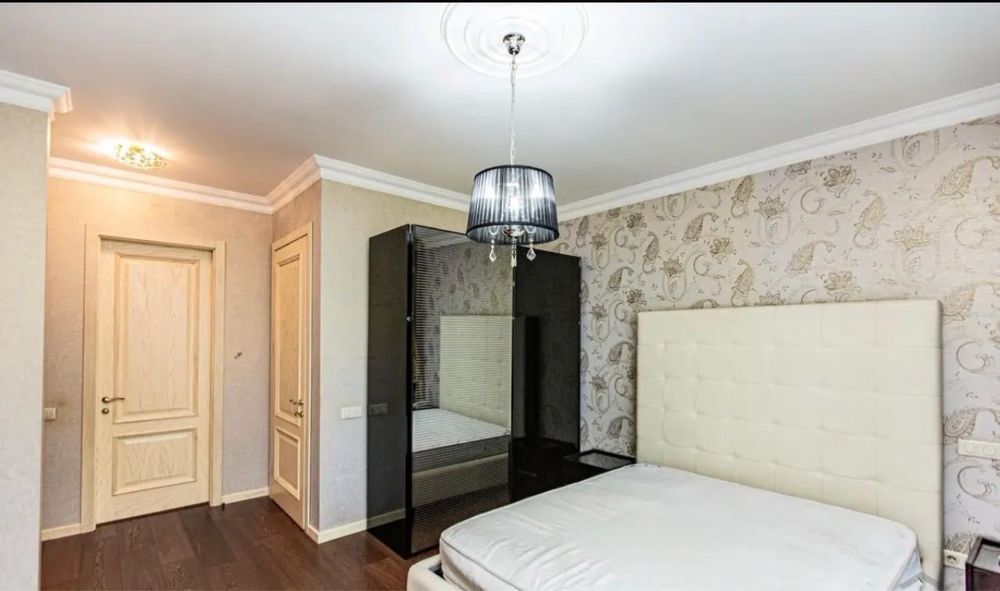 Шкаф черный классический