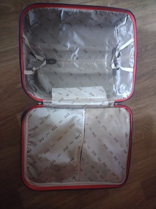 Чемодан,50х65 размер