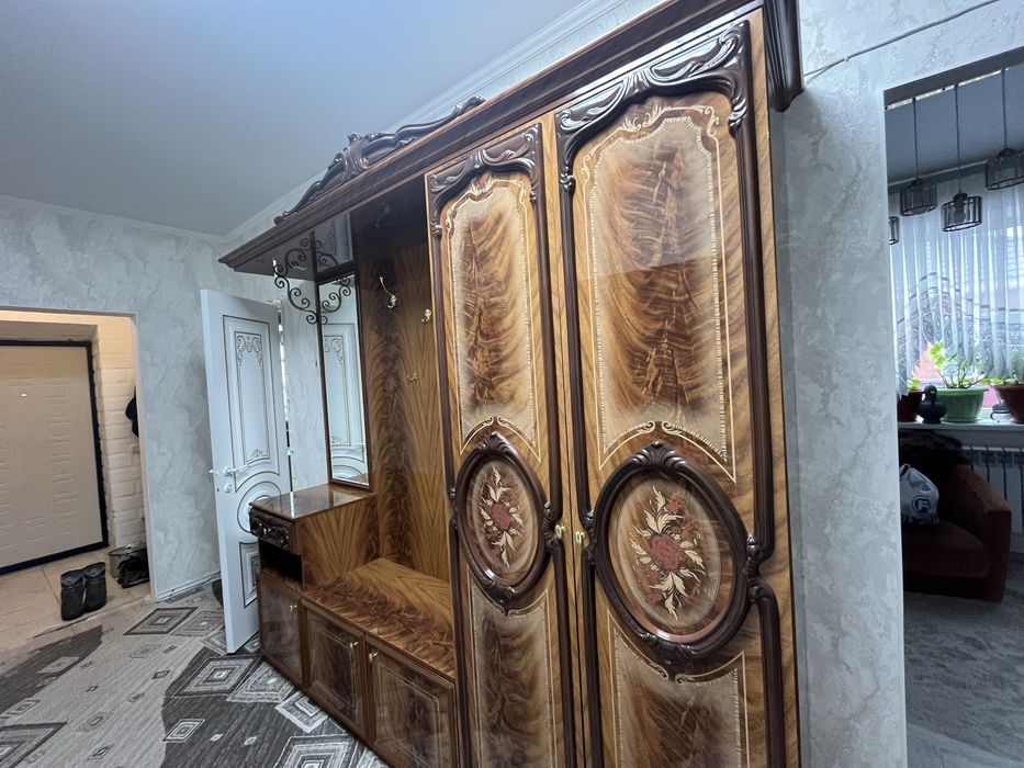 Продам прихожую и комод