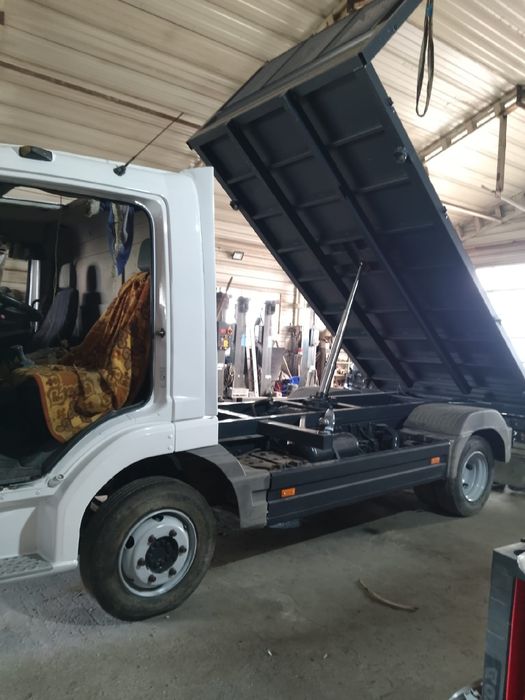 Mercedes atego 818 basculabil 3 parti basculare pe cutie an 2001