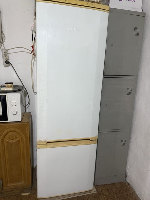 Холодильник морозильник.