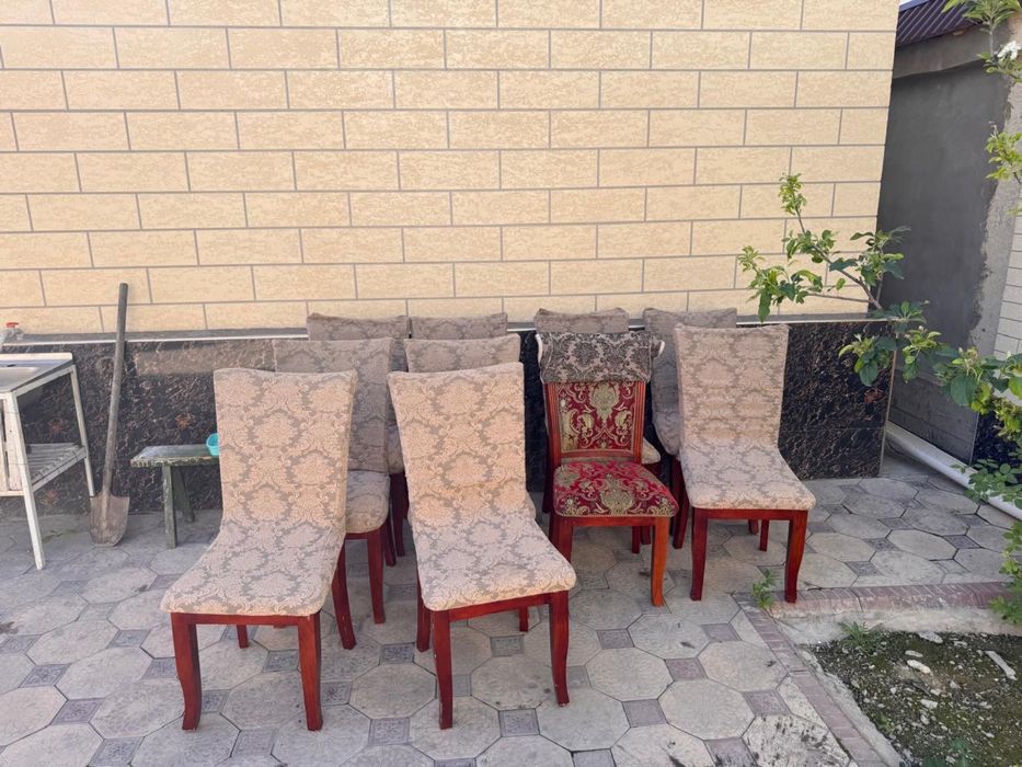 11 штук стульев