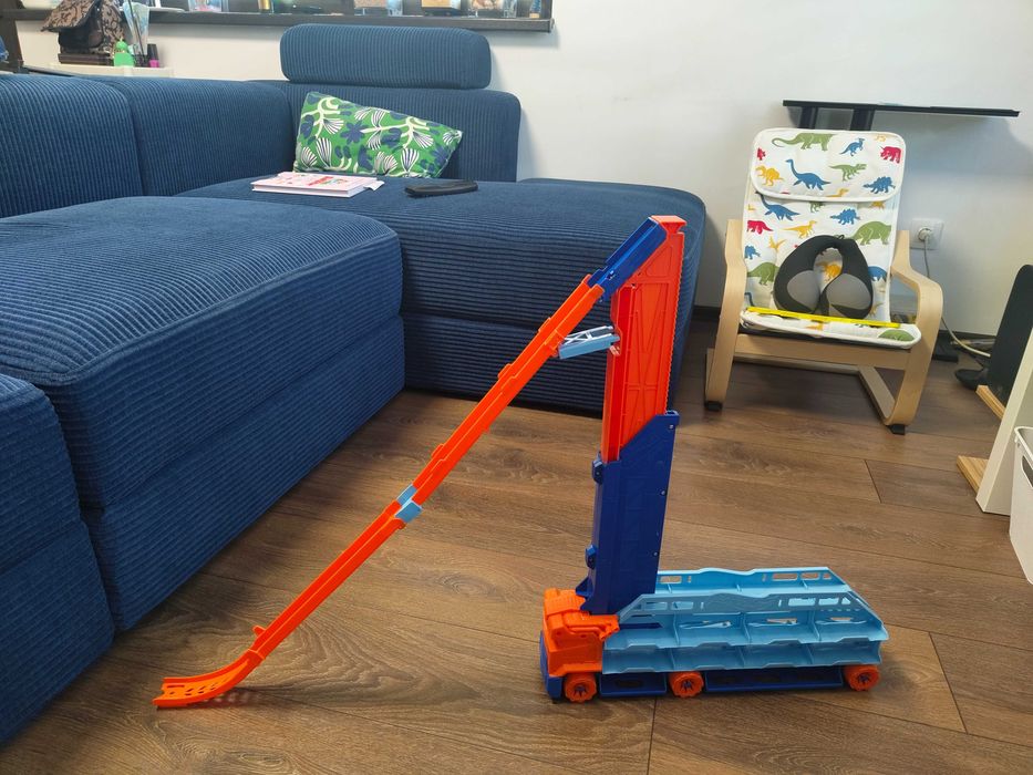Игрален комплект камион Hot Wheels City - Автовоз и писта