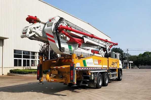 Бетононасосный грузовик XCMG 52m с шасси HOWO Hb52V 2026 CIP TASHKENT