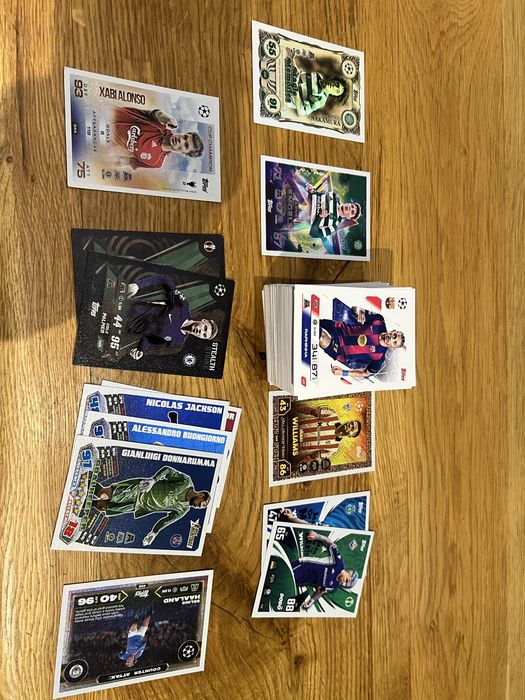 Продавам карти match attax extra и лимитирана карта