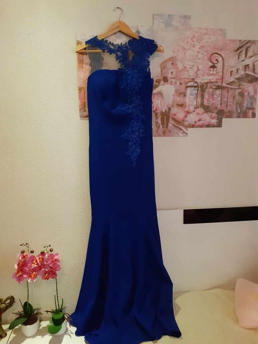 Синя бална рокля