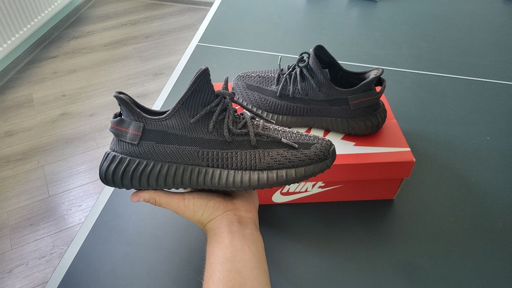 Yeezy 350 Black Static