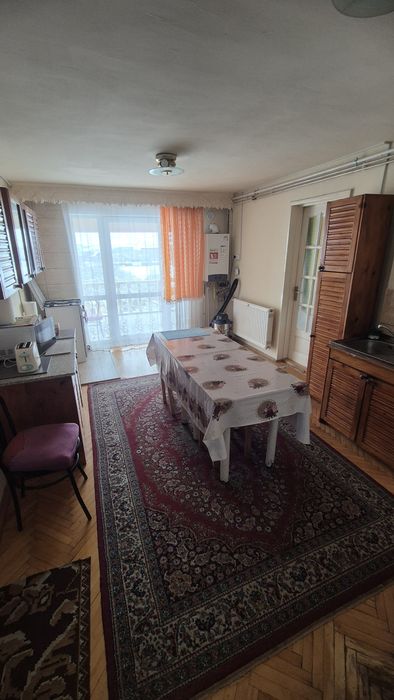 Închiriez camera