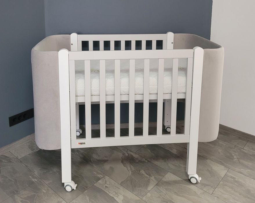 Patut bebelusi lemn masiv Nancy gri 0-6 ani + saltea cocos