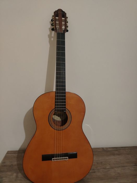 klassik gitara yangi xolatda pachti