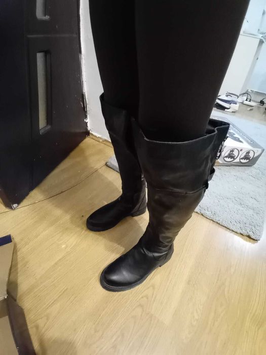 Cizme din piele naturala, îmblănite puțin peste genunchi