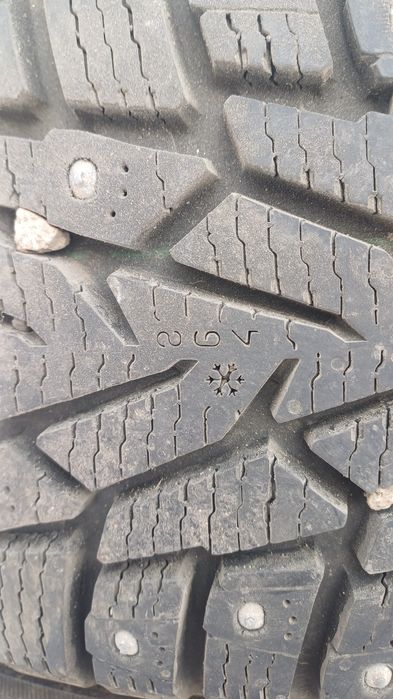 Шины зимние 215/65/16