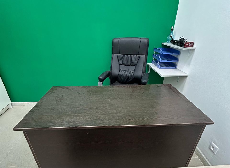 Столы офисные в хорошем состояние