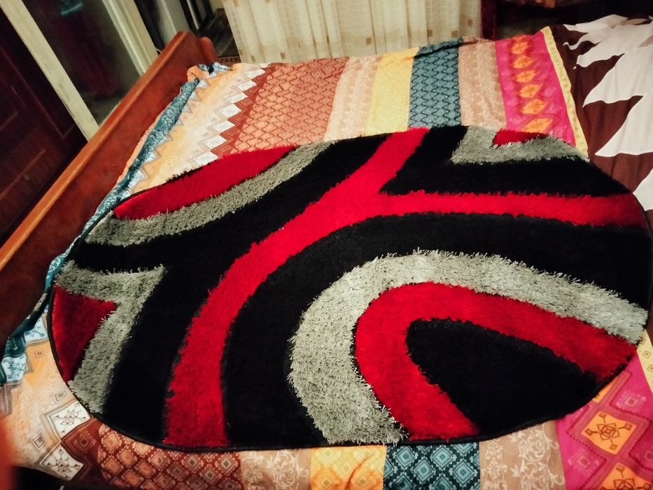 Дългокосместо килимче.