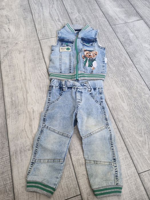 Vând costum de blugi 12-18 luni