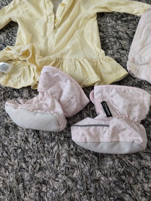 Lot hainute pentru fetita, marimi 0-6 luni, in stare foarte buna botosei rochie colanti pantaloni rochita
