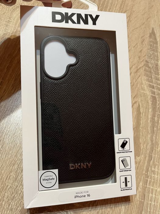Кейс за айфон 16,16 pro Dkny