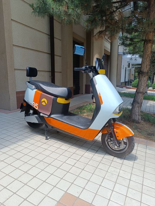Продаю электроскутер Corow 1800 watt  в хорошем состоянии.