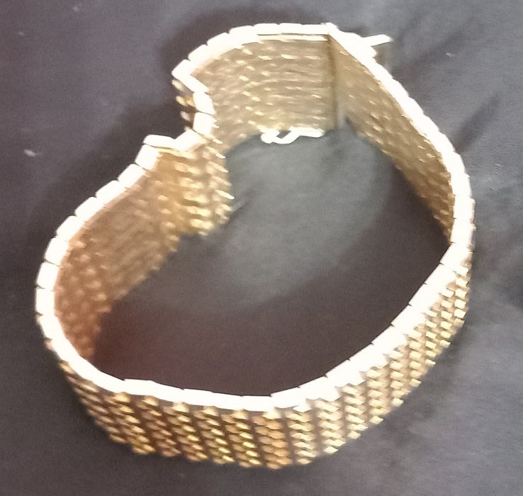 Brățară foarte grea, Italia