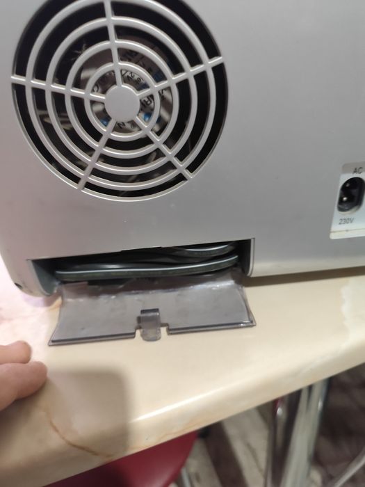 Frigider auto Laurina 12/220 v