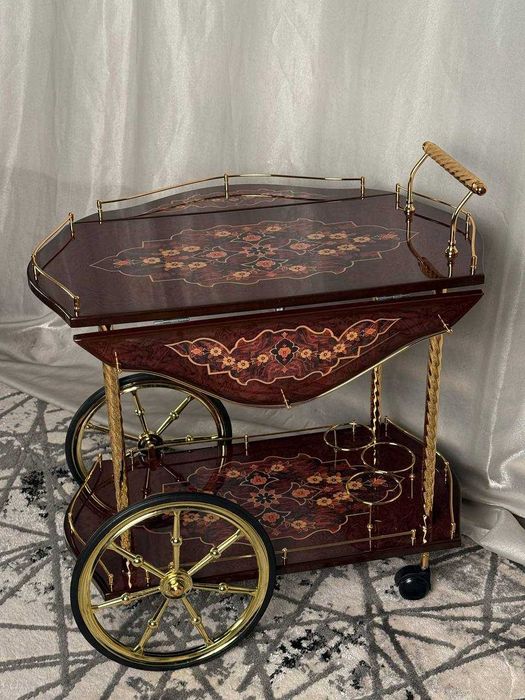сервировочная тележка барным столиком на колесиках