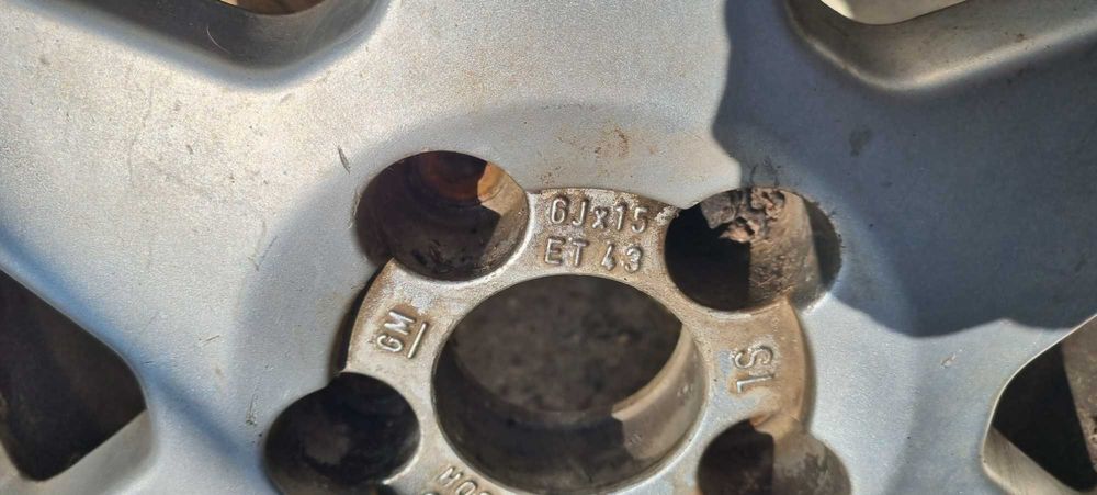 Почти нови всесезонни гуми195/65 R15 M+S и алум. джанти за Opel Zafira