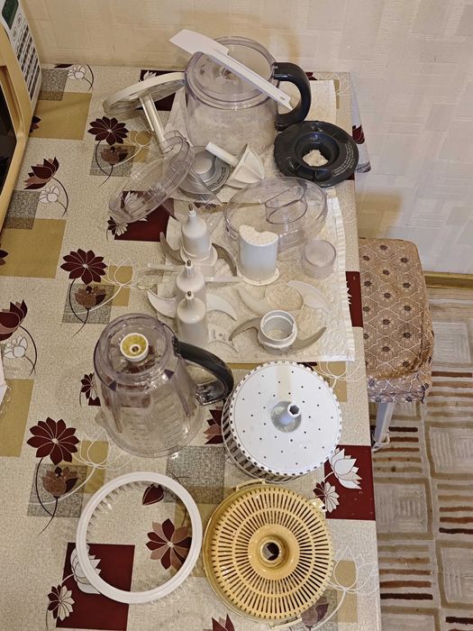 Продается кухонный комбайн Vitek VT-1616 SR, соковыжималка, блендер