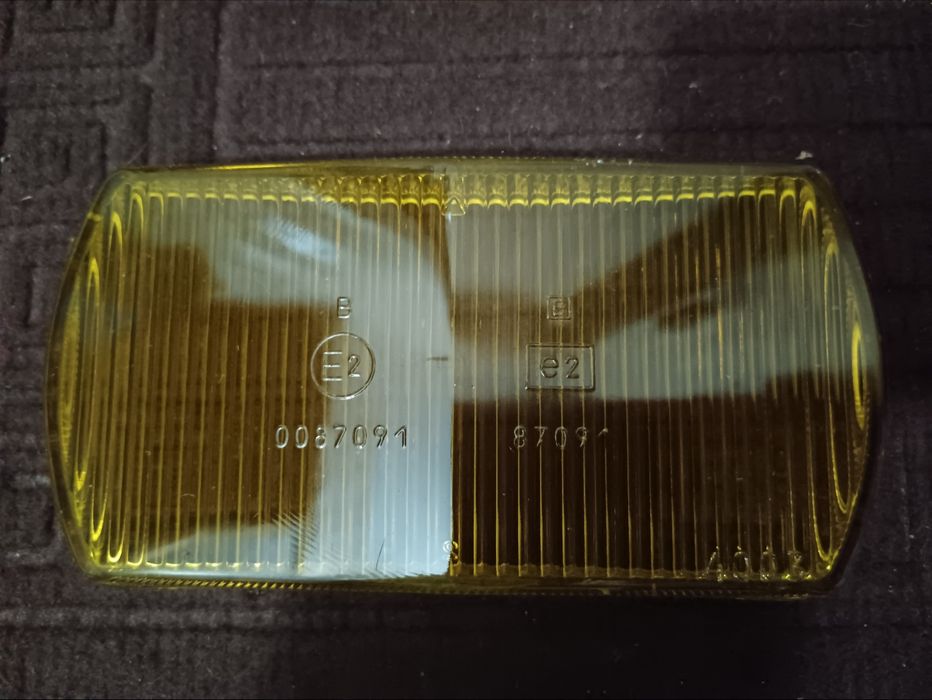 Продам стекло противотуманной фары ГАЗ 24