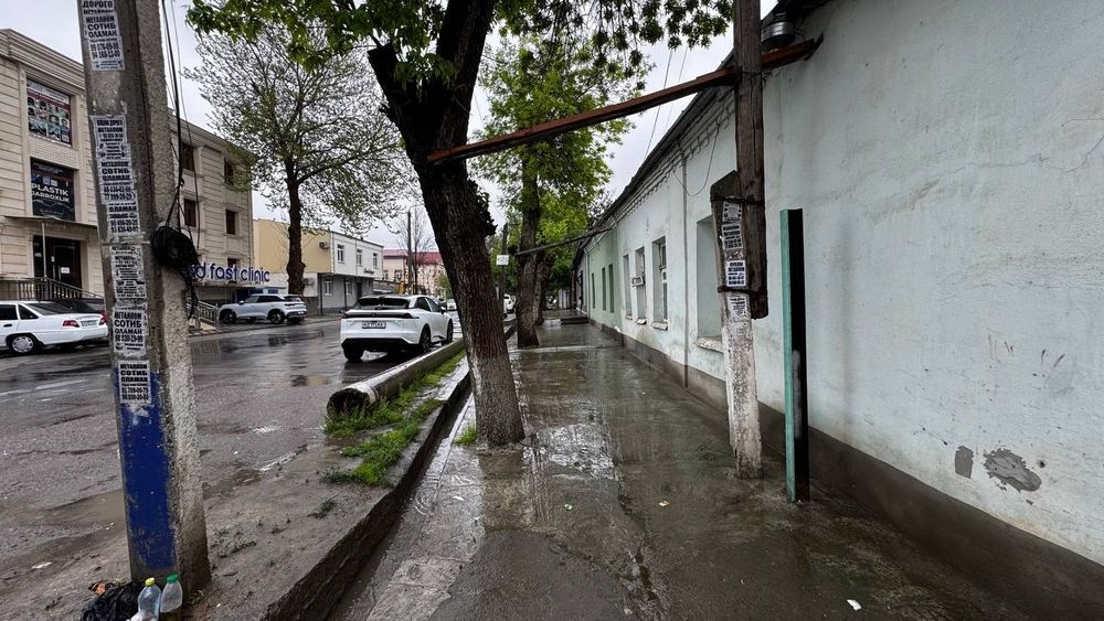 Продается  Дом вдоль дороги  1 соток  фасад  12м   ул Озод шарк