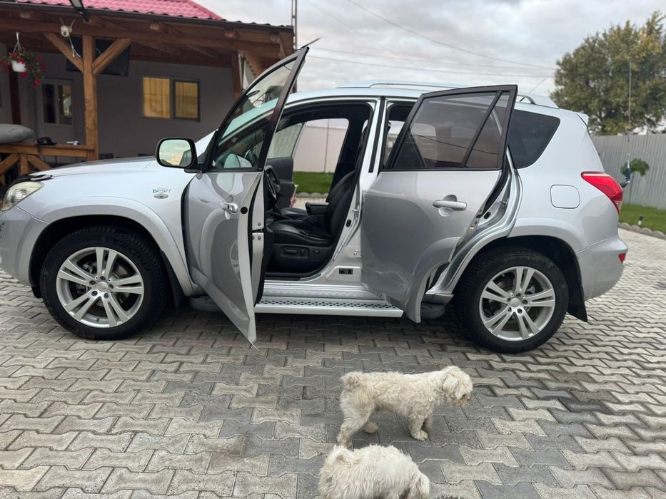 Vând Toyota RAV4
