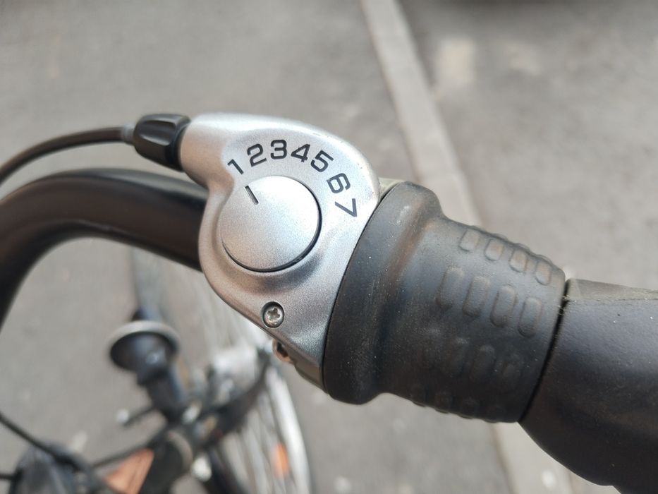 Vând bicicleta damă roti pe 28