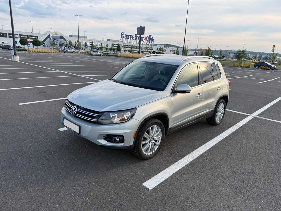 VOLKSWAGEN Tiguan