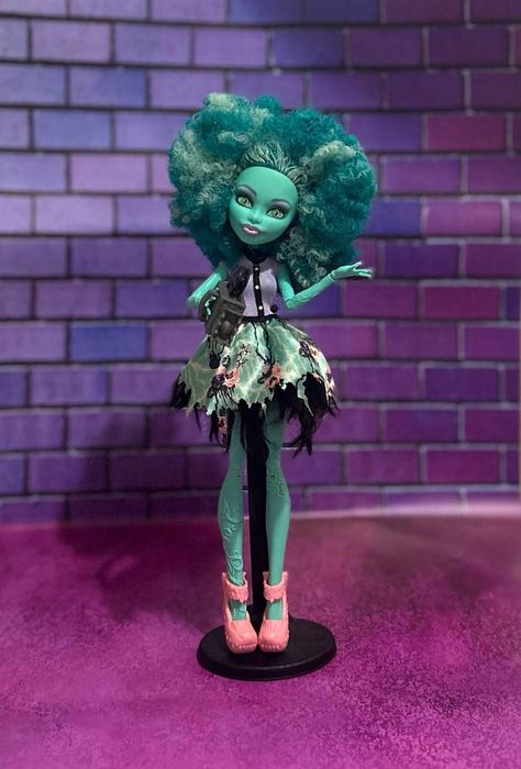 papusa monster high Honey Swamp