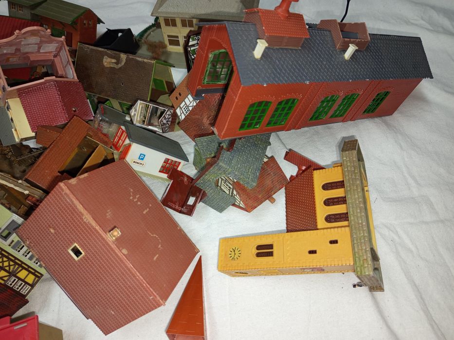Set căsuțe machete incomplete trenulețe HO diorama