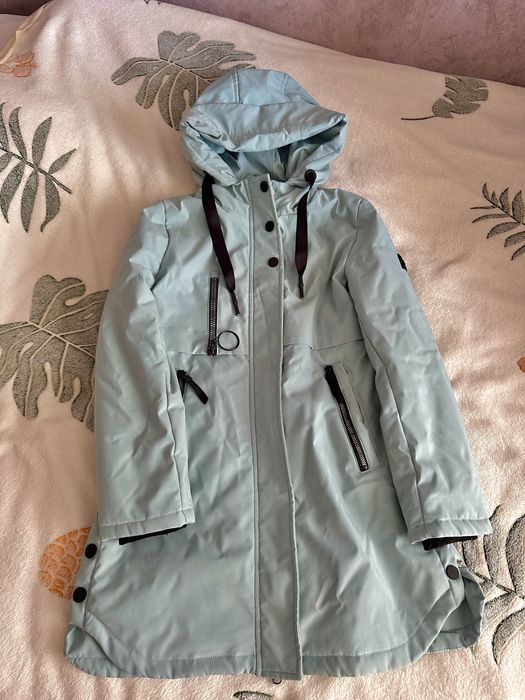 Куртка рост 146 на девочку демисезонная