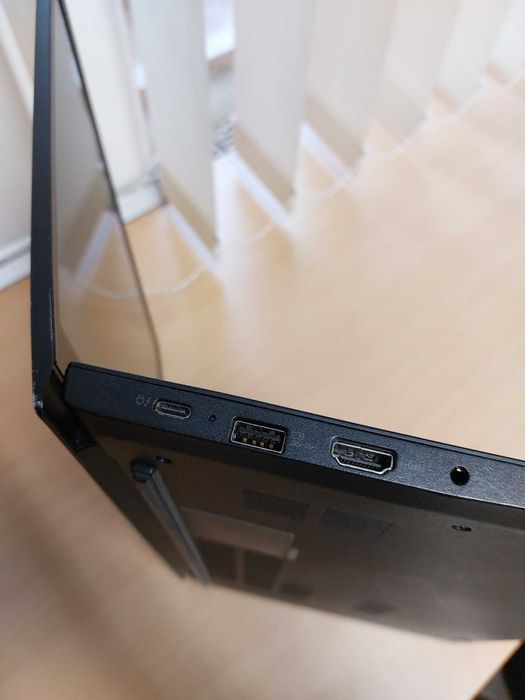 Laptop Lenovo E15 configutratie deosebita