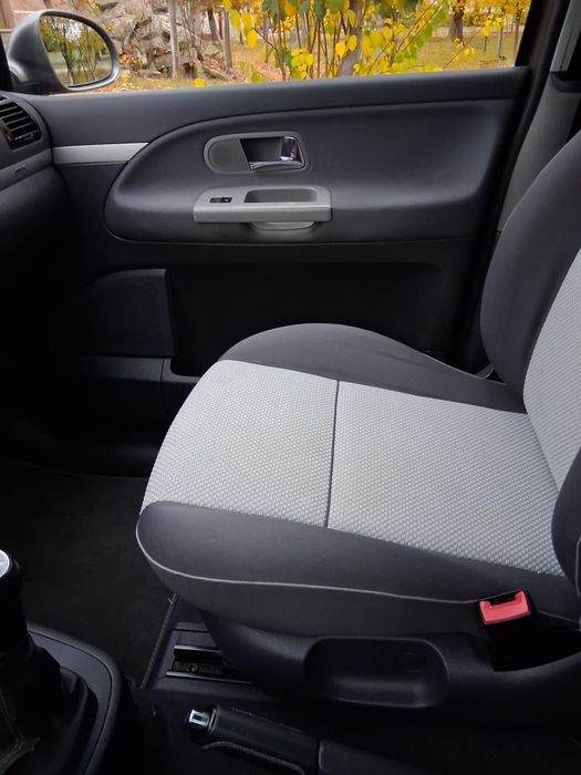 Vând Volkswagen Sharan