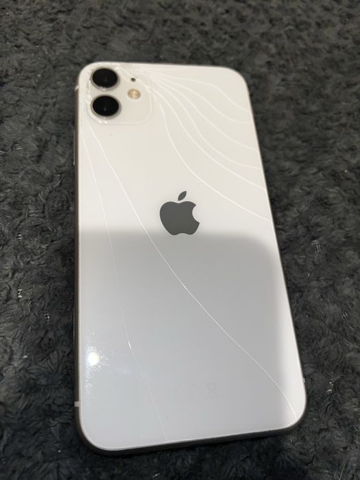 iPhone 11 64gb sticla spate crapată
