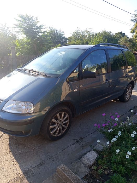 Vând Volkswagen Sharan