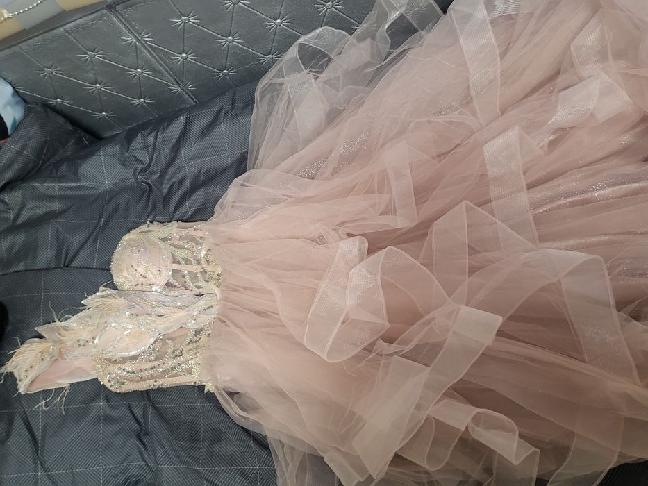 Разкошна бална рокля