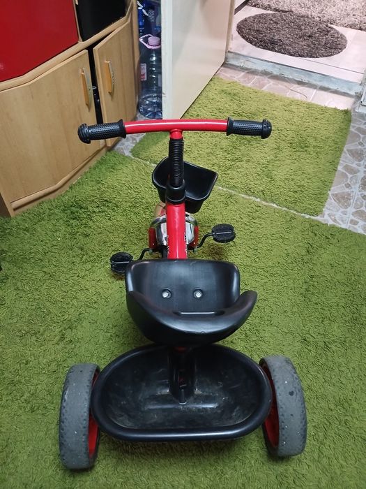 Bicicleta 3 roti  cu pedale