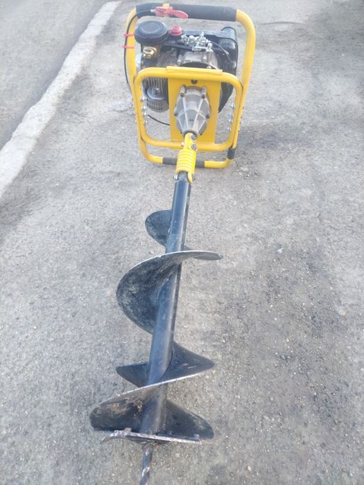 Бензиновият двоен свредел CIMEX е предназначен за пробиване на дупки в