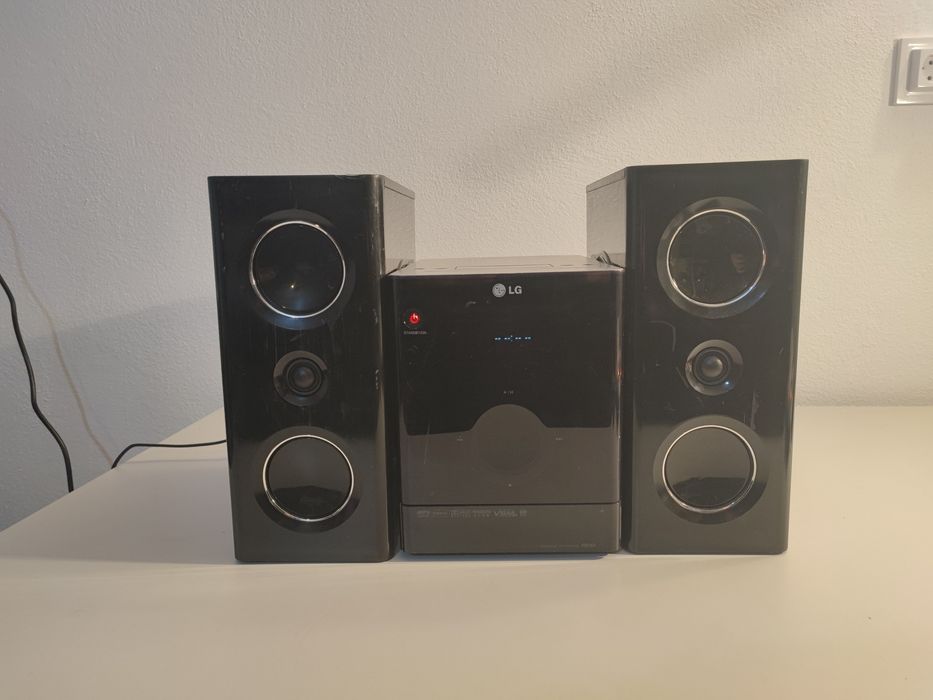 Sistem audio LG FB163-DOP cu CD, iPod, USB, Radio